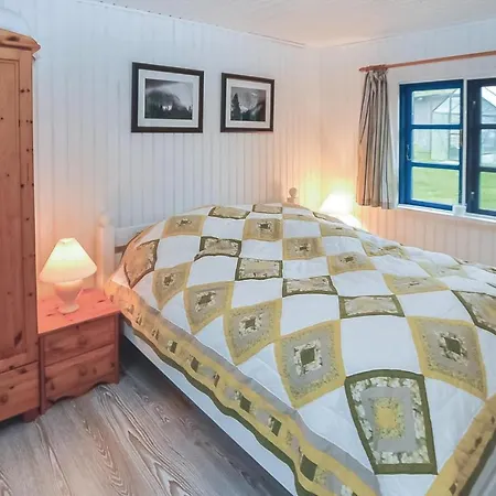Three-bedroom In Holiday home *