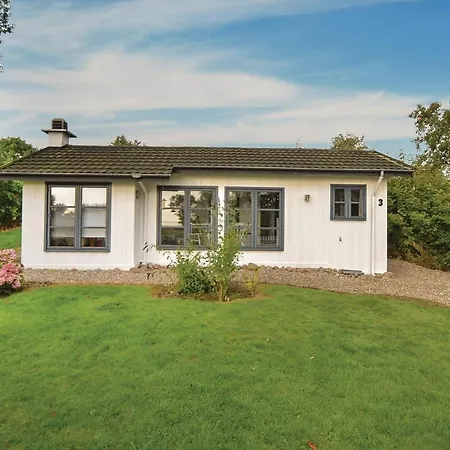 Three-bedroom In Feriehus